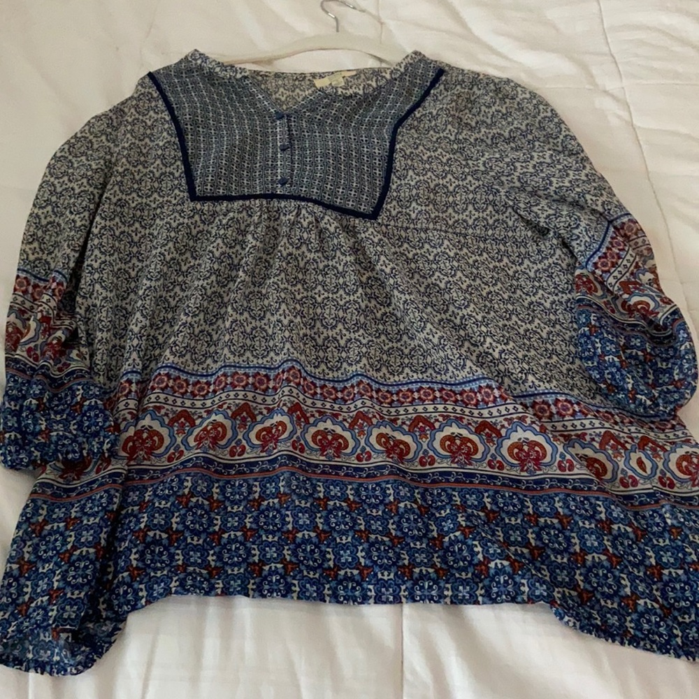 Light weight, sheer top